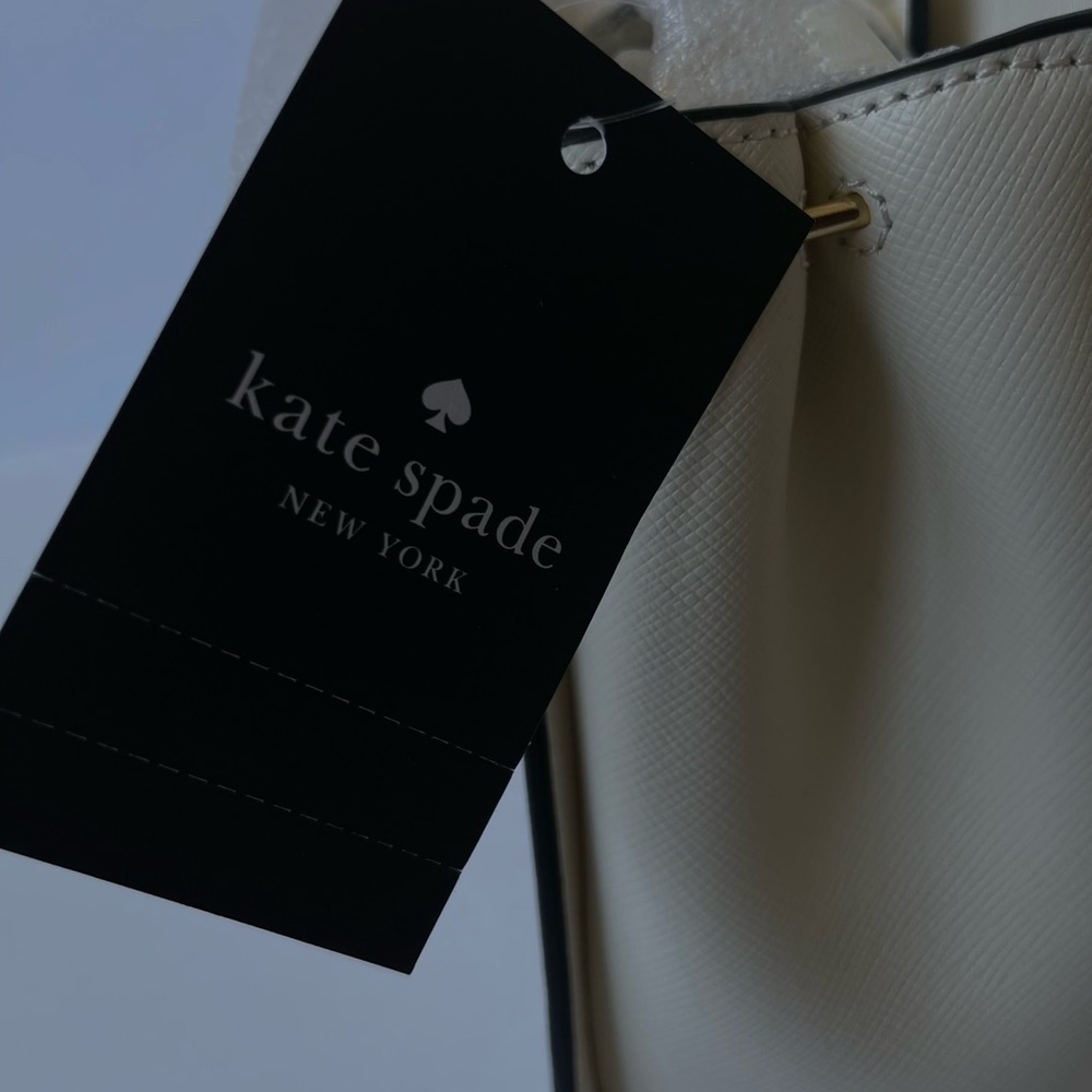 Kate Spade White and Red Heart Wristlet - Picture 10 of 10